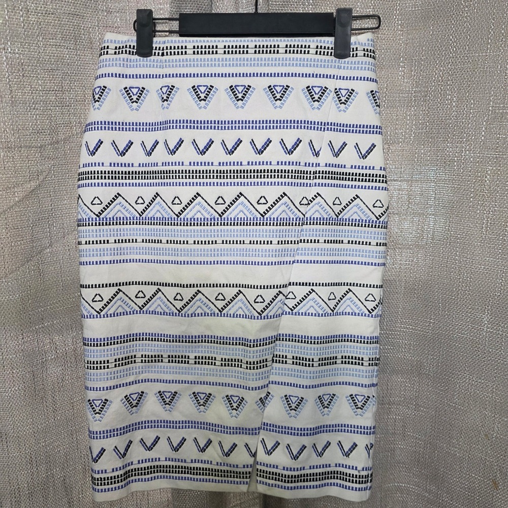 White House Black Market Geometric Embroidered Pencil Skirt White Blue Size 00